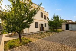 Villa unifamiliare con grande giardino.
