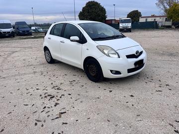 Toyota Yaris 1.0 5 porte