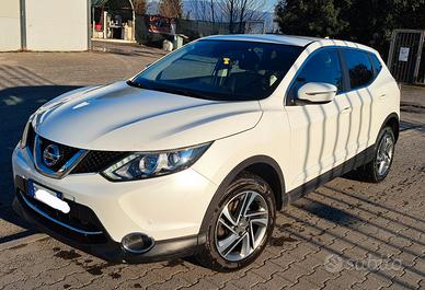 Nissan Qashqai 1.6 dCi 2WD Acenta Premium - 2014