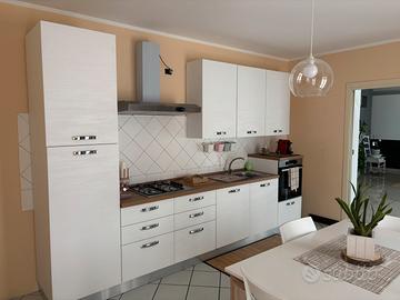 Cucina color bianco/legno