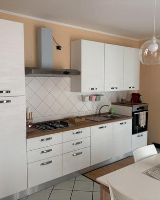 Cucina color bianco/legno