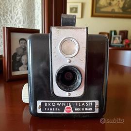 Camera iconica Kodak Brownie Flash anni 50 vintage