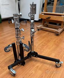 Due stativi con rotelle e freni, base pieghevole