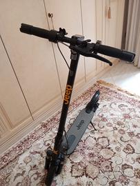 MONOPATTINO ELETTRICO JEEP 