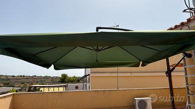 Ombrellone da giardino con basi in cemento
