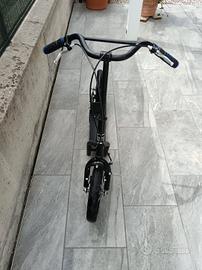 monopattino con freni