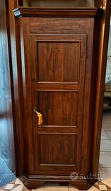 Angoliera in legno