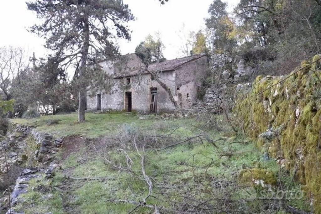 Rustico / Casale di 155 m² con più di 5 locali a E - Vista 3