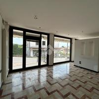 NEGOZIO A VALDOBBIADENE