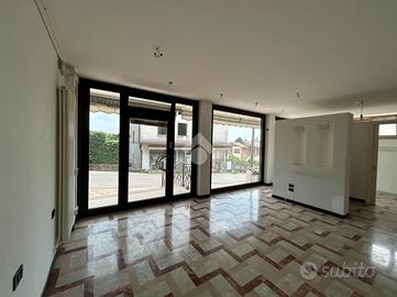 NEGOZIO A VALDOBBIADENE