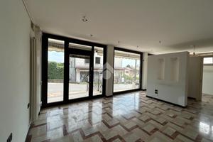 NEGOZIO A VALDOBBIADENE