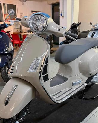 PIAGGIO Vespa GTS 300 Super Nuova my 2025 CC310