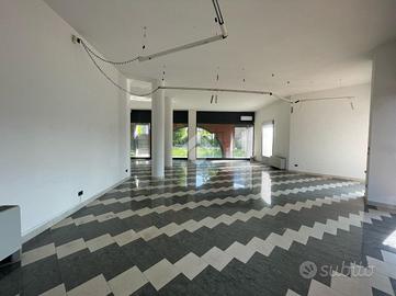 NEGOZIO A MARTELLAGO