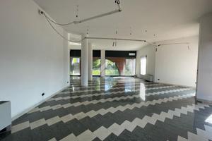 NEGOZIO A MARTELLAGO