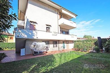 Villa di 442 m² con più di 5 locali e box auto dop