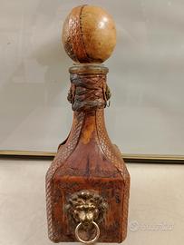 Bottiglia Decanter in pelle con testa di Leone 
