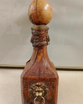 Bottiglia Decanter in pelle con testa di Leone 