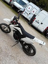 Moto HM 50 con impianto elettrico rotto