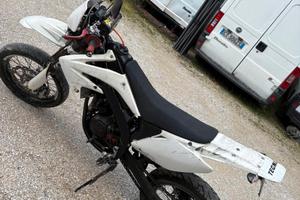 Moto HM 50 con impianto elettrico rotto