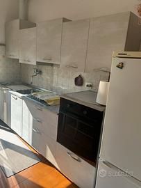 Cucina completa di elettrodomestici