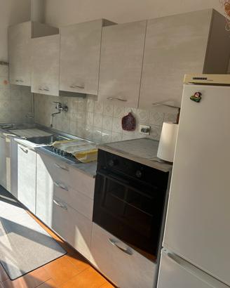 Cucina completa di elettrodomestici