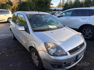 Ford Fiesta 1.2 16V 5p. Ghia