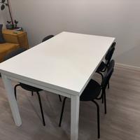 Tavolo bianco in legno allungabile