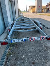 Carrello trasporta gommone