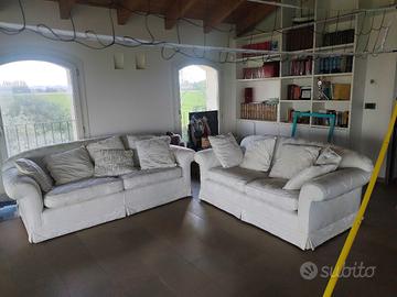 Coppia di divani artigianali 