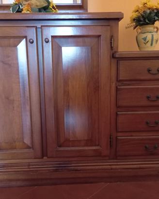 Mobile in legno massiccio