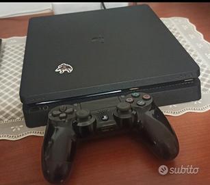 PlayStation 4 con joystick e giochi