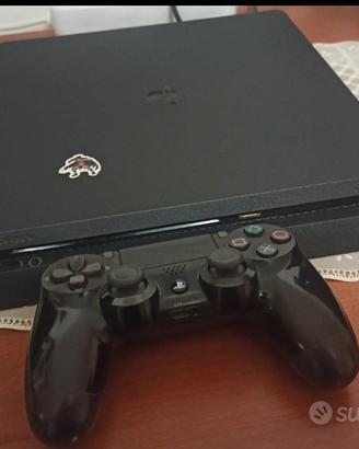 PlayStation 4 con joystick e giochi