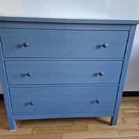 Cassettiera in legno massiccio azzurra pastello