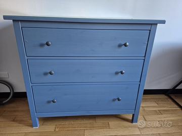 Cassettiera in legno massiccio azzurra pastello