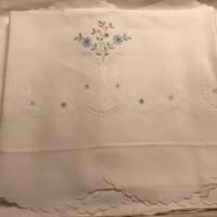 Canetta parure letto ricamata a mano