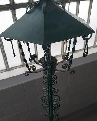 Lampione vintage in ferro battuto