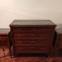 cassettiera e comodini in legno ripiani in marmo