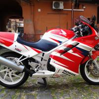 Honda vfr750f