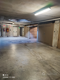 Box posto auto con serranda motorizzata