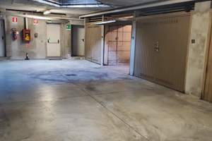 Box posto auto con serranda motorizzata