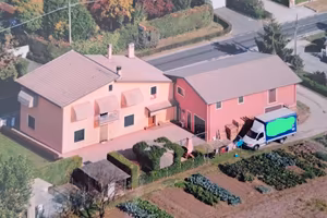 Casa Ristrutturata Bifamiliare con Giardino