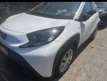 Toyota aygo x 2025 1.0 active 72 cv