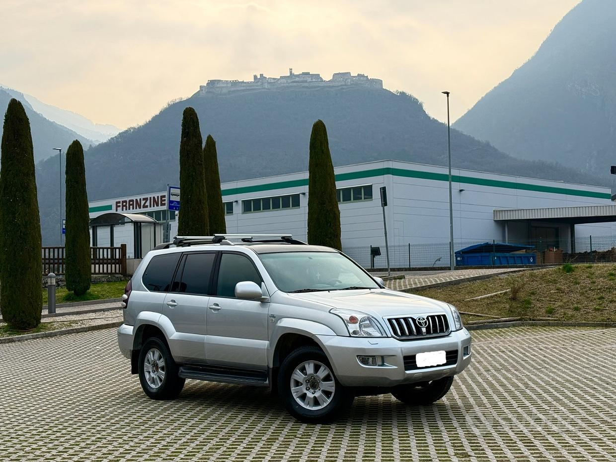 TOYOTA Land Cruiser