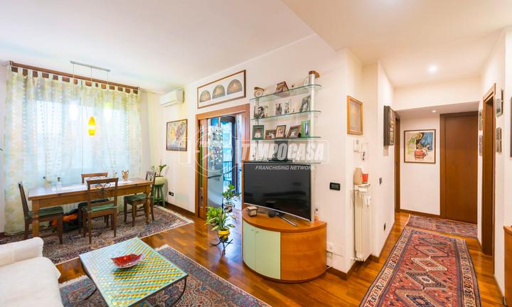 VENDITA LUMINOSO TRILOCALE