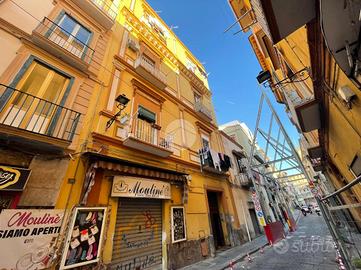 2 LOCALI A TORRE DEL GRECO