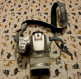 Canon EOS 250D argento + Obb.vo 18-55 + zaino + SD