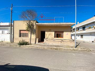 Casa in posizione angolare con doppio accesso