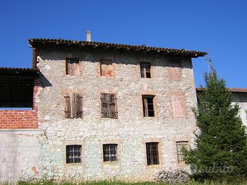 Ex stalla da ristrutturare