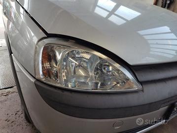 Proiettore destro OPEL CORSA C del 2003
