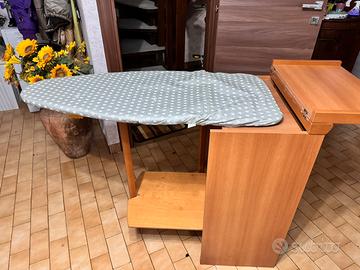 Armadio con asse da stiro